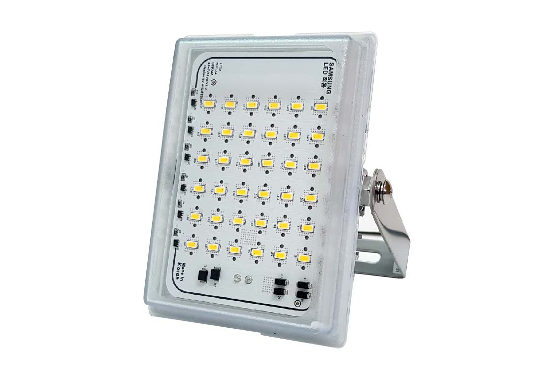 Chiếu sáng tàu và thiết bị. Đèn pha led mini. 20W DV12V. Đèn pha Led Korea